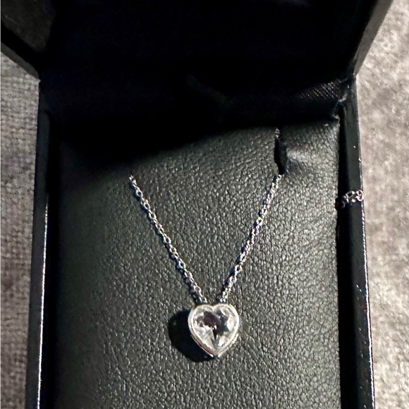 14k solid white gold & genuine white solitaire sapphire pendant . 85 ct. - Picture 9 of 10